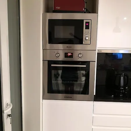 Modern In Funchal, Near Centre, 80m² Appartement