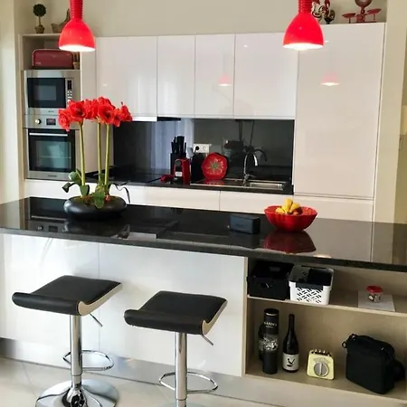 Appartement Modern In Funchal, Near Centre, 80m² *