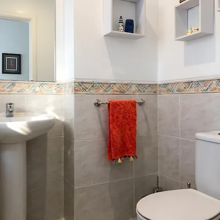 Modern In Funchal, Near Centre, 80m² Apartment *