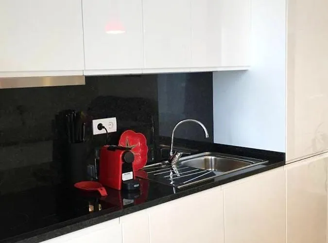 Modern In Funchal, Near Centre, 80m² Apartamento